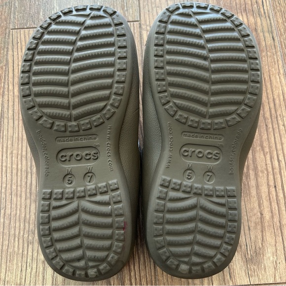 Crocs Disney Flip Flop Sandals Grey Blue size 7W - Picture 4 of 5